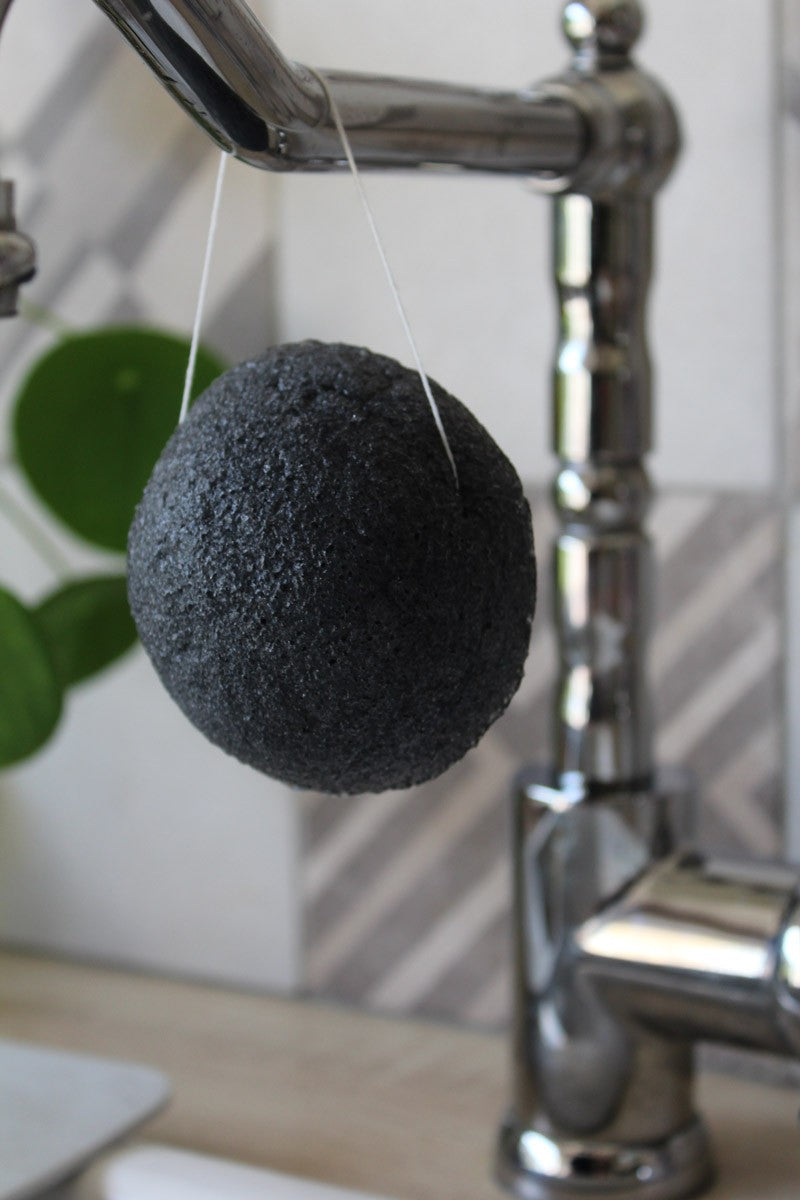 Éponge naturelle Konjac Charbon - peaux grasses